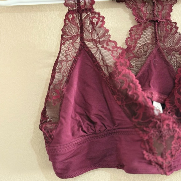 4/$10🎄Deep Red Lace Bralette with Plunging Neckline & Racer Back - Picture 6 of 12